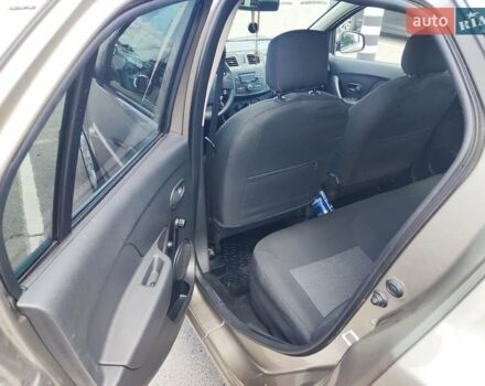 Бежевый Рено Логан, объемом двигателя 1.1 л и пробегом 25 тыс. км за 7700 $, фото 9 на Automoto.ua