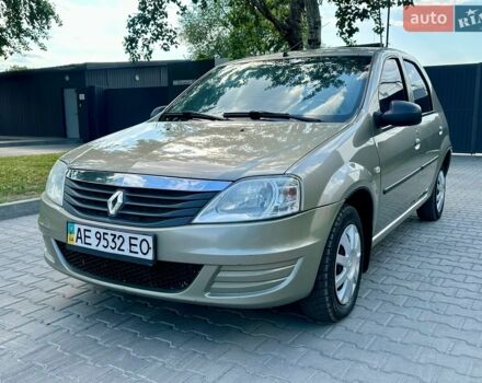 Бежевий Рено Логан, об'ємом двигуна 1.6 л та пробігом 175 тис. км за 3999 $, фото 1 на Automoto.ua