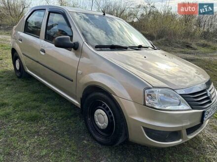 Рено Логан 2012 в Ромнах на Automoto.ua Бежевый Рено Логан, объемом двигателя 1.4 л и пробегом 250 тыс. км за 3600 $, фото 1 на Automoto.ua