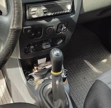 Черный Рено Логан, объемом двигателя 1.4 л и пробегом 154 тыс. км за 4600 $, фото 5 на Automoto.ua