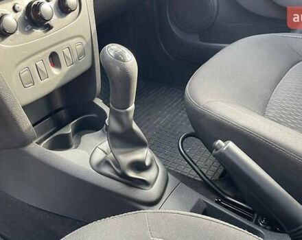 Рено Логан 2017 у Києві на Automoto.ua Коричневий Рено Логан, об'ємом двигуна 1.15 л та пробігом 91 тис. км за 7490 $, фото 20 на Automoto.ua