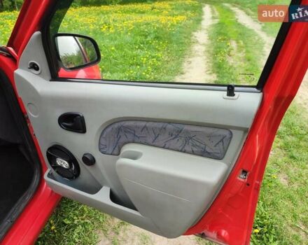 Красный Рено Логан, объемом двигателя 1.39 л и пробегом 177 тыс. км за 4100 $, фото 5 на Automoto.ua
