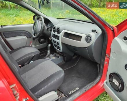 Красный Рено Логан, объемом двигателя 1.39 л и пробегом 177 тыс. км за 4100 $, фото 4 на Automoto.ua