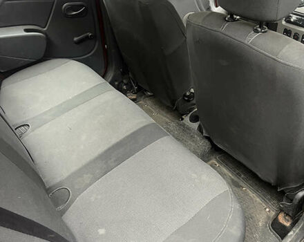 Рено Логан 2011 у Києві на Automoto.ua Червоний Рено Логан, об'ємом двигуна 1.6 л та пробігом 103 тис. км за 3000 $, фото 5 на Automoto.ua