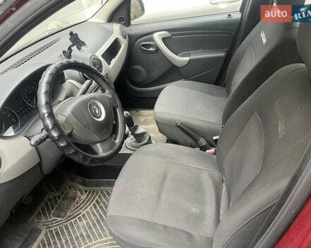 Рено Логан 2011 у Києві на Automoto.ua Червоний Рено Логан, об'ємом двигуна 1.6 л та пробігом 103 тис. км за 3000 $, фото 4 на Automoto.ua