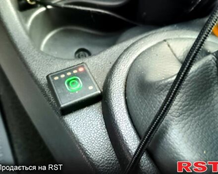 Красный Рено Логан, объемом двигателя 1.4 л и пробегом 130 тыс. км за 6450 $, фото 10 на Automoto.ua