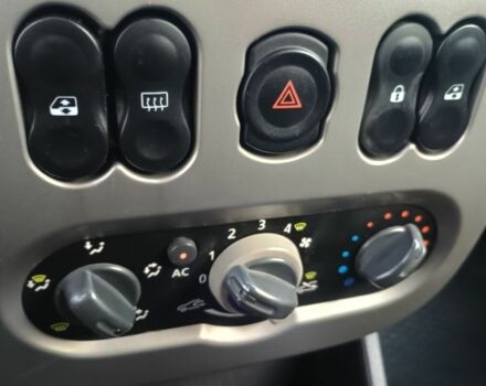 Красный Рено Логан, объемом двигателя 0 л и пробегом 131 тыс. км за 6500 $, фото 11 на Automoto.ua