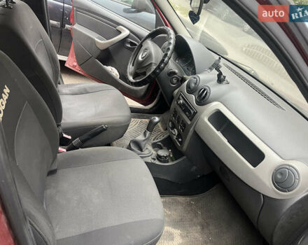 Рено Логан 2011 у Києві на Automoto.ua Червоний Рено Логан, об'ємом двигуна 1.6 л та пробігом 103 тис. км за 3000 $, фото 7 на Automoto.ua