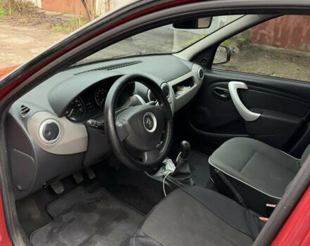 Красный Рено Логан, объемом двигателя 1.39 л и пробегом 73 тыс. км за 5300 $, фото 6 на Automoto.ua