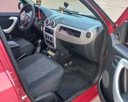 Красный Рено Логан, объемом двигателя 1.4 л и пробегом 176 тыс. км за 5200 $, фото 2 на Automoto.ua