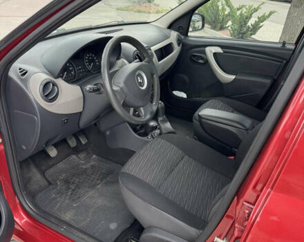 Рено Логан 2012 в Луцке на Automoto.ua Красный Рено Логан, объемом двигателя 1.6 л и пробегом 39 тыс. км за 6400 $, фото 7 на Automoto.ua