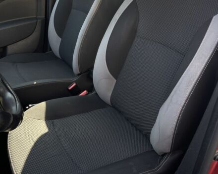 Красный Рено Логан, объемом двигателя 1.1 л и пробегом 337 тыс. км за 3950 $, фото 8 на Automoto.ua