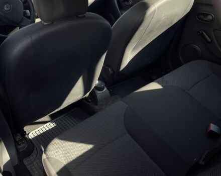 Красный Рено Логан, объемом двигателя 1.1 л и пробегом 337 тыс. км за 3950 $, фото 6 на Automoto.ua