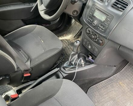 Червоний Рено Логан, об'ємом двигуна 1.1 л та пробігом 246 тис. км за 4400 $, фото 5 на Automoto.ua