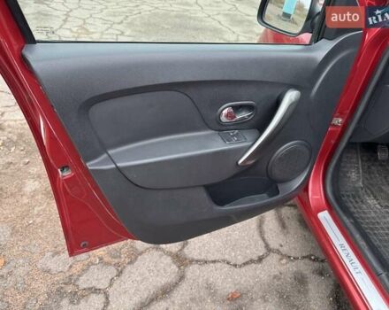 Красный Рено Логан, объемом двигателя 1.6 л и пробегом 273 тыс. км за 5550 $, фото 13 на Automoto.ua