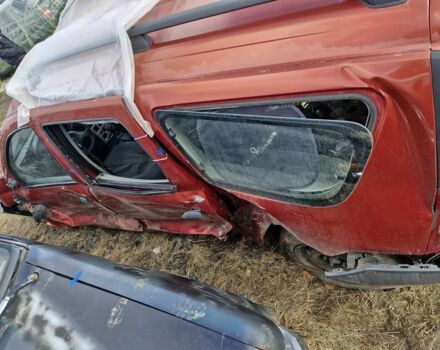 Красный Рено Логан, объемом двигателя 1.6 л и пробегом 276 тыс. км за 1900 $, фото 1 на Automoto.ua