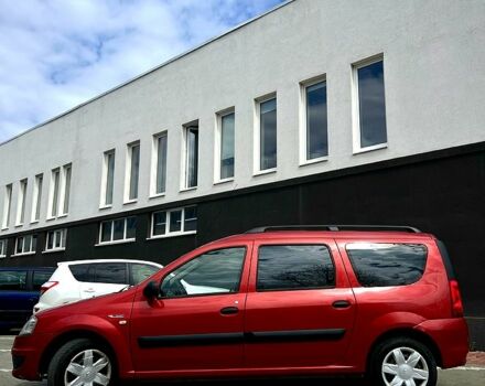 Красный Рено Логан, объемом двигателя 1.6 л и пробегом 304 тыс. км за 5500 $, фото 2 на Automoto.ua