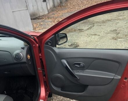 Червоний Рено Логан, об'ємом двигуна 0 л та пробігом 72 тис. км за 7500 $, фото 9 на Automoto.ua