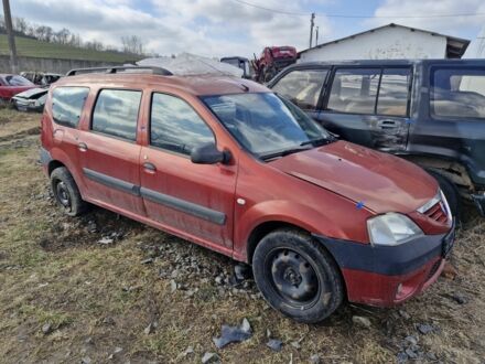 Красный Рено Логан, объемом двигателя 1.6 л и пробегом 276 тыс. км за 1900 $, фото 1 на Automoto.ua