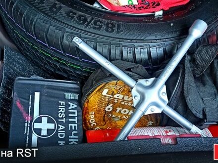Рено Логан 2013 в Краматорске на Automoto.ua Красный Рено Логан, объемом двигателя 1.5 л и пробегом 161 тыс. км за 8500 $, фото 1 на Automoto.ua