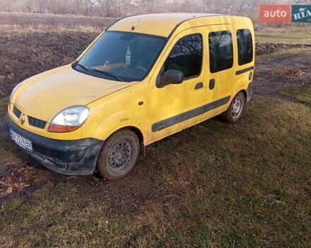 Желтый Рено Логан, объемом двигателя 1.5 л и пробегом 250 тыс. км за 1800 $, фото 1 на Automoto.ua