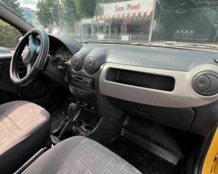 Жовтий Рено Логан, об'ємом двигуна 1.4 л та пробігом 171 тис. км за 4000 $, фото 5 на Automoto.ua