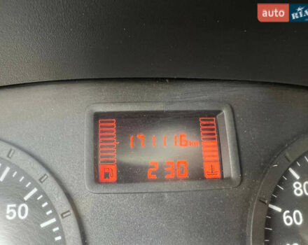 Желтый Рено Логан, объемом двигателя 1.4 л и пробегом 171 тыс. км за 4100 $, фото 4 на Automoto.ua