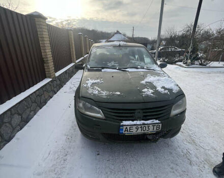 Жовтий Рено Логан, об'ємом двигуна 1.39 л та пробігом 123 тис. км за 1750 $, фото 1 на Automoto.ua