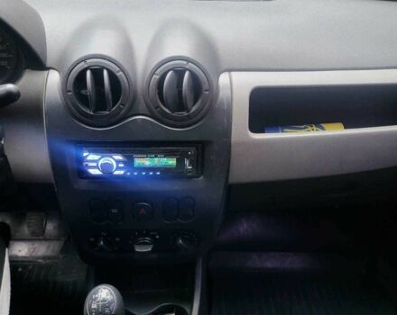 Серый Рено Логан, объемом двигателя 1.4 л и пробегом 211 тыс. км за 2499 $, фото 2 на Automoto.ua