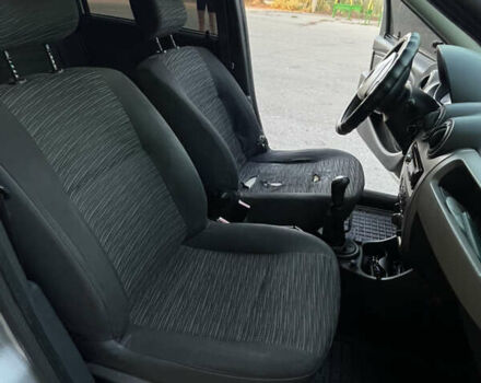 Серый Рено Логан, объемом двигателя 1.4 л и пробегом 315 тыс. км за 4400 $, фото 7 на Automoto.ua