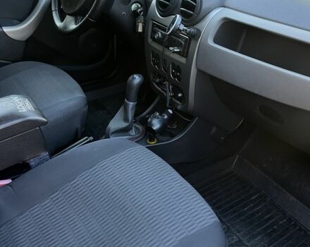 Серый Рено Логан, объемом двигателя 1.6 л и пробегом 182 тыс. км за 5550 $, фото 6 на Automoto.ua