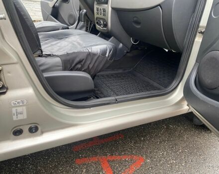 Серый Рено Логан, объемом двигателя 1.5 л и пробегом 330 тыс. км за 4600 $, фото 4 на Automoto.ua