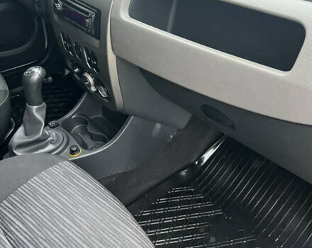 Сірий Рено Логан, об'ємом двигуна 1.39 л та пробігом 200 тис. км за 4500 $, фото 12 на Automoto.ua