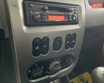 Серый Рено Логан, объемом двигателя 1.39 л и пробегом 157 тыс. км за 4700 $, фото 20 на Automoto.ua