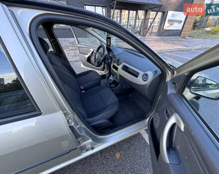 Рено Логан 2011 в Черкассах на Automoto.ua Серый Рено Логан, объемом двигателя 1.39 л и пробегом 97 тыс. км за 5800 $, фото 15 на Automoto.ua