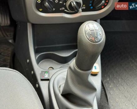 Рено Логан 2012 в Виннице на Automoto.ua Серый Рено Логан, объемом двигателя 1.6 л и пробегом 263 тыс. км за 5790 $, фото 28 на Automoto.ua