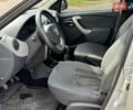 Рено Логан 2012 в Виннице на Automoto.ua Серый Рено Логан, объемом двигателя 1.6 л и пробегом 263 тыс. км за 5790 $, фото 14 на Automoto.ua