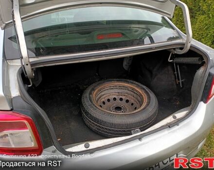 Сірий Рено Логан, об'ємом двигуна 1.2 л та пробігом 120 тис. км за 5300 $, фото 5 на Automoto.ua