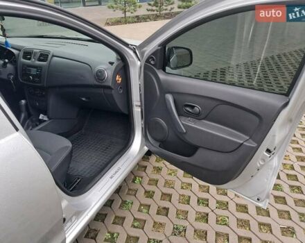 Рено Логан 2014 в Хмельницком на Automoto.ua Серый Рено Логан, объемом двигателя 1.15 л и пробегом 35 тыс. км за 7200 $, фото 10 на Automoto.ua