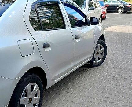 Рено Логан 2014 в Глухове на Automoto.ua Серый Рено Логан, объемом двигателя 1.1 л и пробегом 270 тыс. км за 5300 $, фото 4 на Automoto.ua