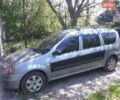 Серый Рено Логан, объемом двигателя 1.6 л и пробегом 300 тыс. км за 3800 $, фото 1 на Automoto.ua