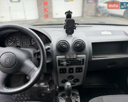 Серый Рено Логан, объемом двигателя 1.6 л и пробегом 210 тыс. км за 5500 $, фото 9 на Automoto.ua
