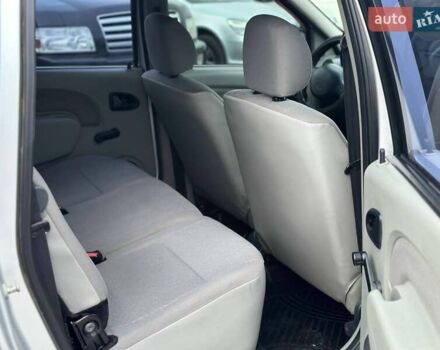 Серый Рено Логан, объемом двигателя 1.6 л и пробегом 185 тыс. км за 4850 $, фото 7 на Automoto.ua