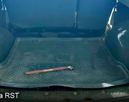 Серый Рено Логан, объемом двигателя 1.5 л и пробегом 202 тыс. км за 1400 $, фото 7 на Automoto.ua