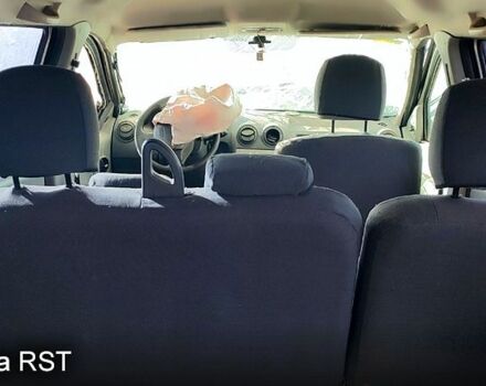 Серый Рено Логан, объемом двигателя 1.5 л и пробегом 202 тыс. км за 1400 $, фото 6 на Automoto.ua