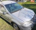 Серый Рено Логан, объемом двигателя 1.6 л и пробегом 350 тыс. км за 2200 $, фото 2 на Automoto.ua