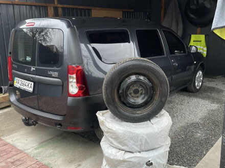 Серый Рено Логан, объемом двигателя 1.6 л и пробегом 227 тыс. км за 5100 $, фото 1 на Automoto.ua