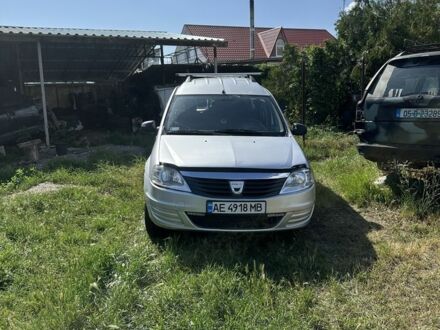 Серый Рено Логан, объемом двигателя 1.5 л и пробегом 200 тыс. км за 2000 $, фото 1 на Automoto.ua