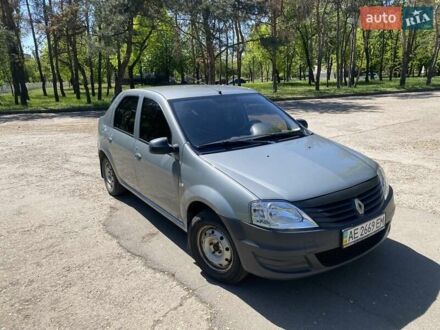 Рено Логан 2011 в Кривом Роге на Automoto.ua Серый Рено Логан, объемом двигателя 1.39 л и пробегом 146 тыс. км за 4400 $, фото 1 на Automoto.ua