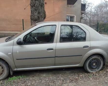 Серый Рено Логан, объемом двигателя 1.6 л и пробегом 70 тыс. км за 5000 $, фото 1 на Automoto.ua